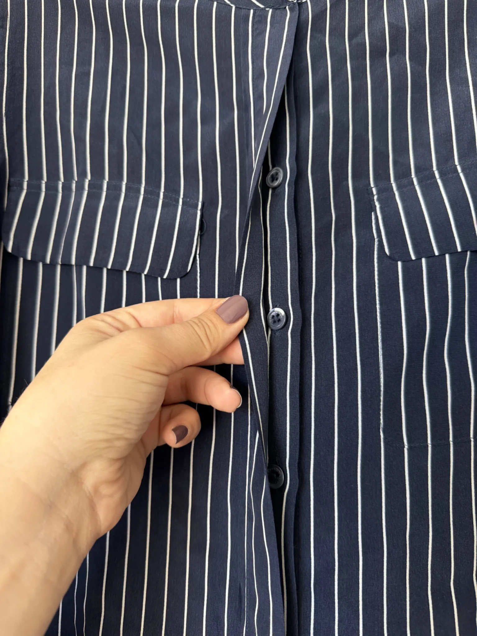 Image for Chemise Equipment 100% soie bleu marine à rayure taille M