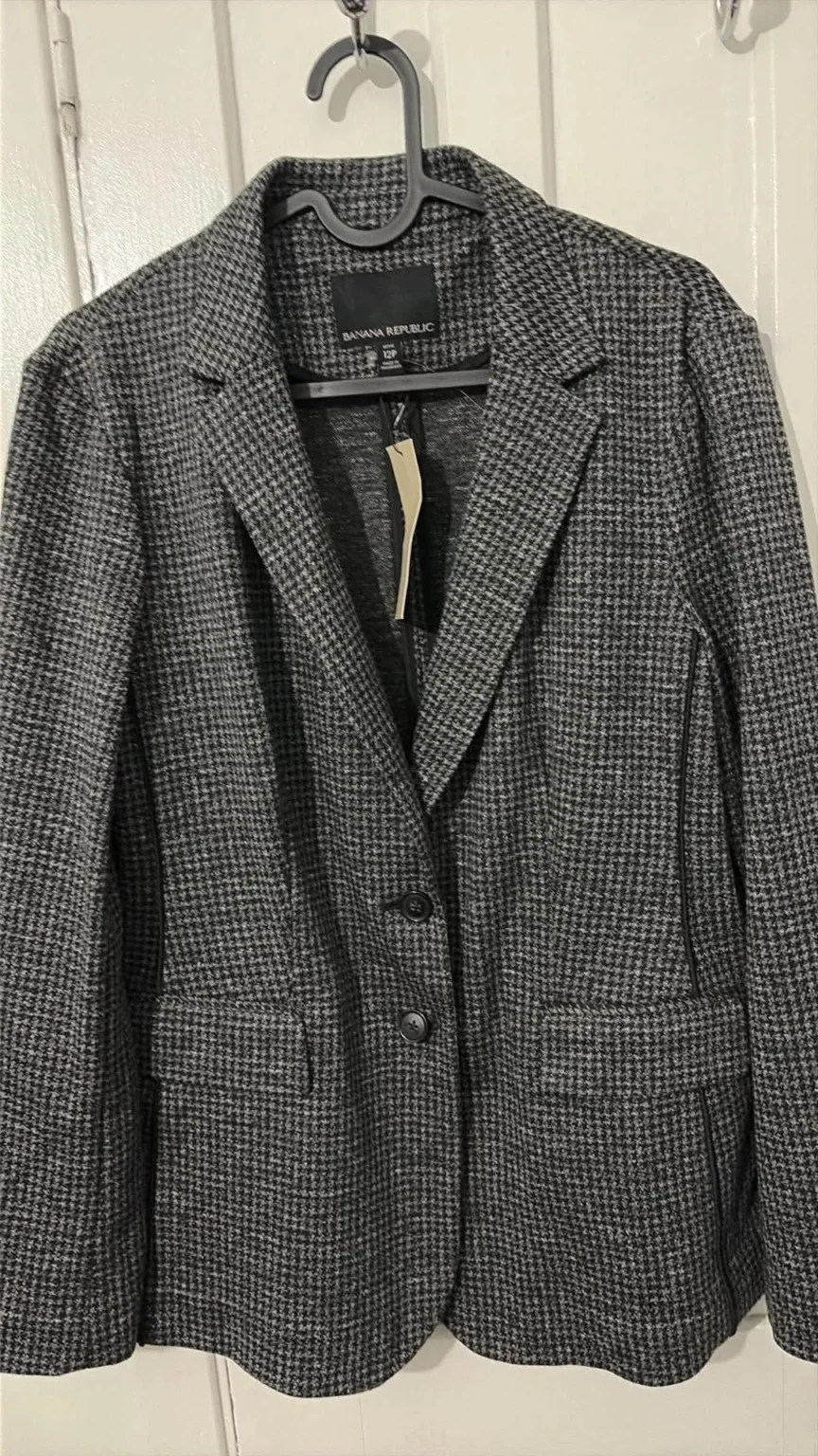 Featured image for Banana Republic blazer/jacket