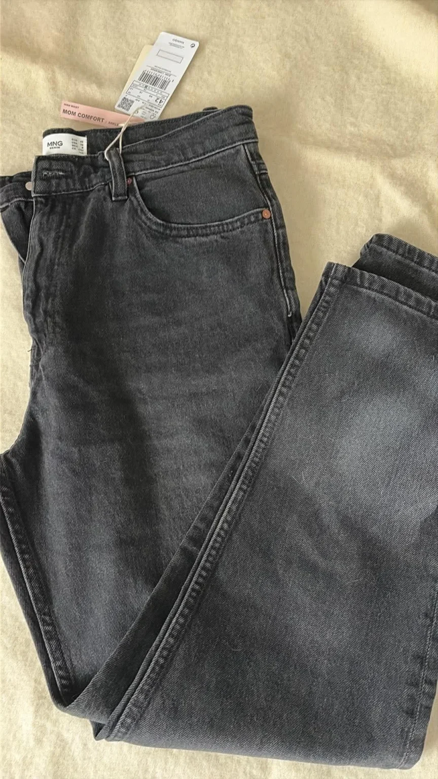 Featured image for MOM jeans, new from Mango, black