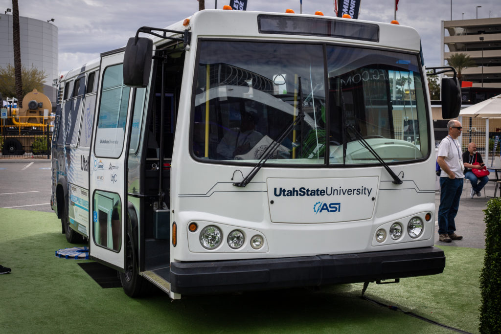 conexpo wireless power transfer bus