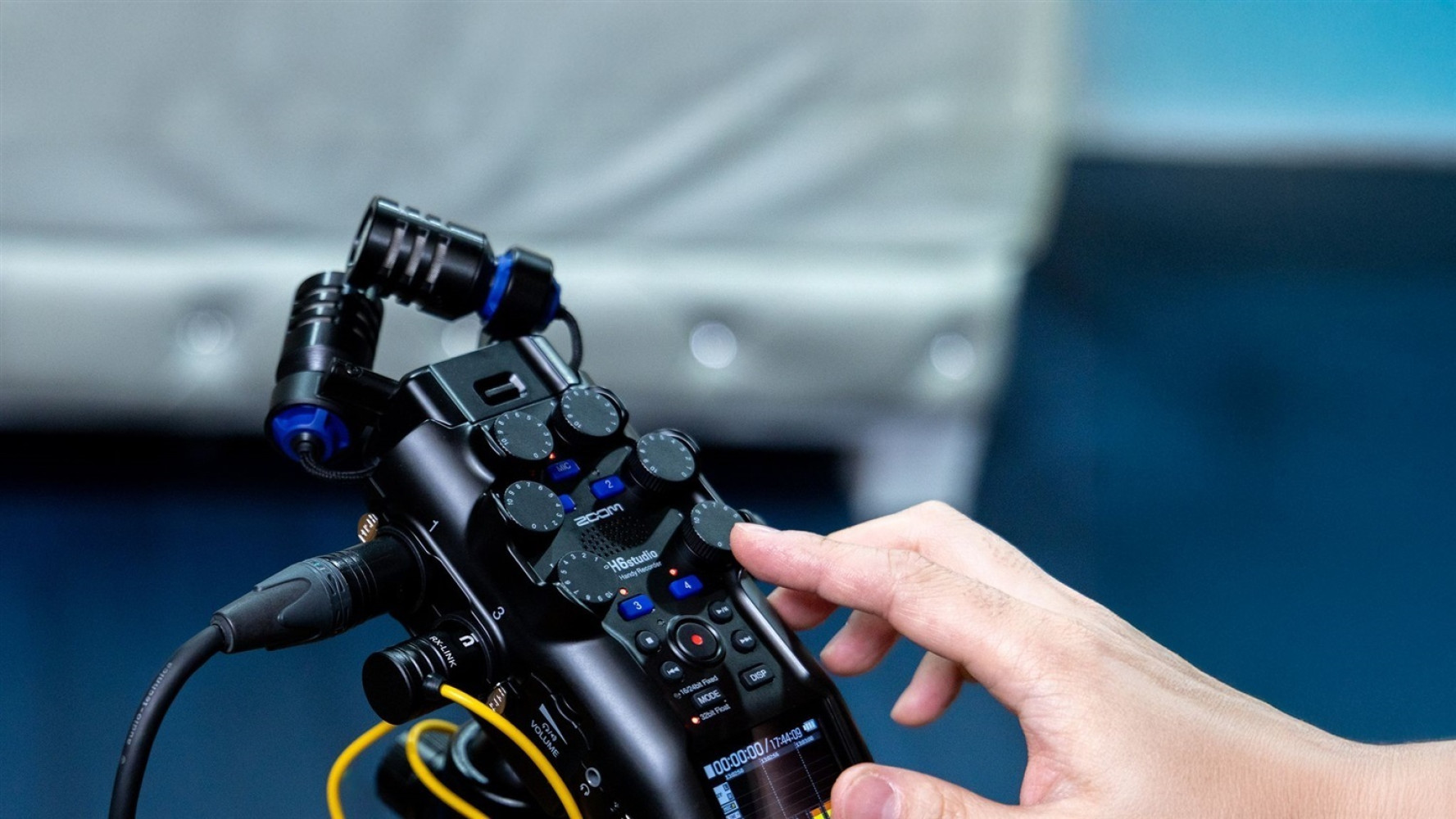 Zoom H6studio Handy Recorder 6-Track 32-Bit Float Flagship Recorder