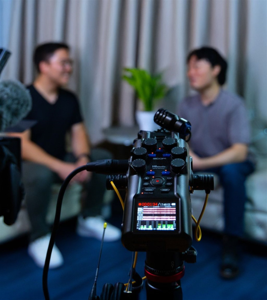 Zoom H6studio Handy Recorder 6-Track 32-Bit Float Flagship Recorder