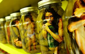 Aumenta feminização da Aids e crescem denúncias de tráfico de mulheres