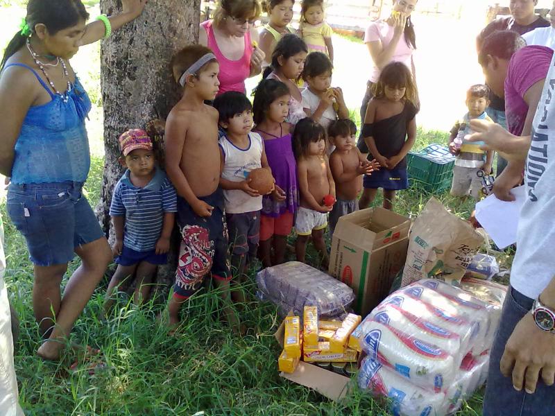 Crianças indígenas recebem doação da Campanha “Livre uma criança indígena da fome!” 1 Crianças indígenas recebem doação da Campanha “Livre uma criança indígena da fome!”