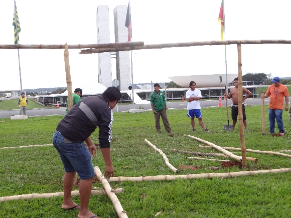 Índios Kaingang acampam na Esplanada dos Ministérios