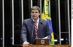 O marco civil reforça a democracia