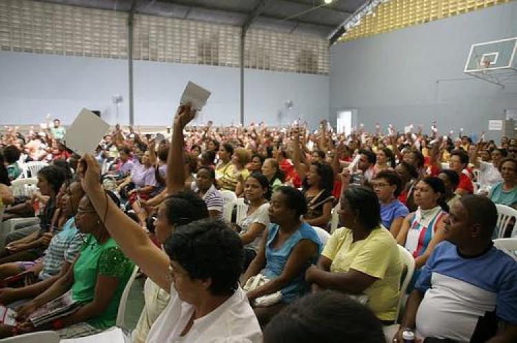 Manifesto de Juristas e Acadêmicos em favor da Política Nacional de Participação Social 1 Manifesto de Juristas e Acadêmicos em favor da Política Nacional de Participação Social