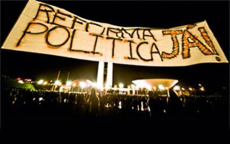 Movimentos sociais organizam plebiscito popular em defesa da Constituinte exclusiva para reforma política no Brasil