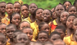 Crianças nigerianas cantam pela paz!