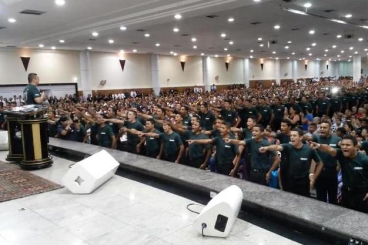Polêmica: o exército da Igreja Universal