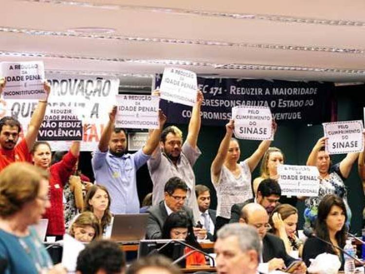Movimentos sociais se mobilizam contra votação da redução da maioridade penal 1 Movimentos sociais se mobilizam contra votação da redução da maioridade penal