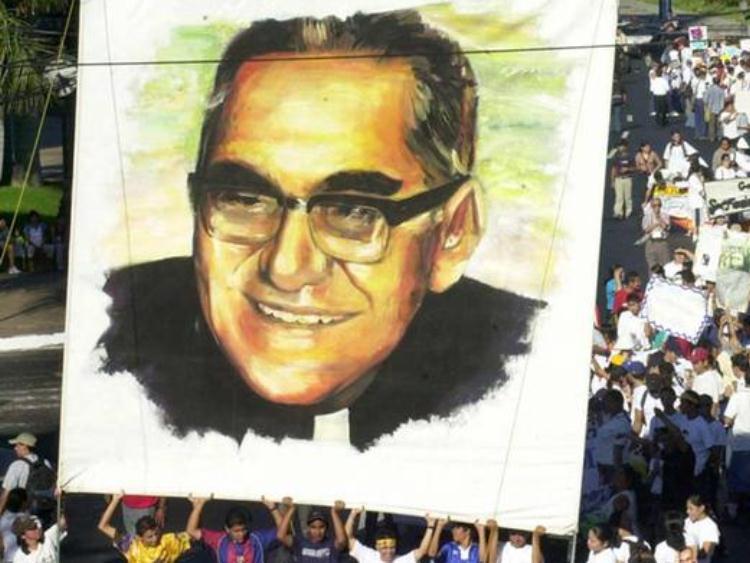 Ex-arcebispo Óscar Romero é beatificado em El Salvador 1 Ex-arcebispo Óscar Romero é beatificado em El Salvador