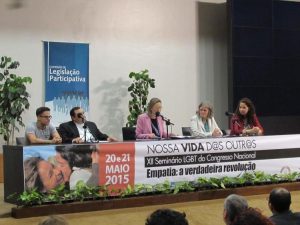 Seminário LGBT é marcado por críticas à intolerância religiosa