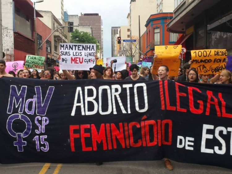 Marcha das Vadias em São Paulo pede legalização do aborto