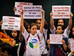 Entidades repudiam retirada da questão de gênero dos planos de Educação