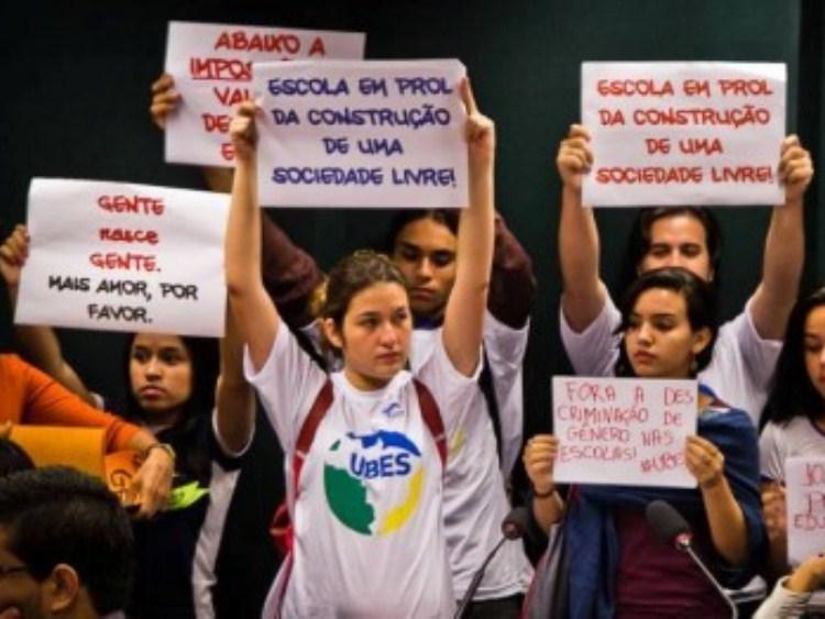 Entidades repudiam retirada da questão de gênero dos planos de Educação