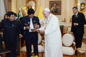 Papa Francisco faz discurso anticapitalista na Bolívia