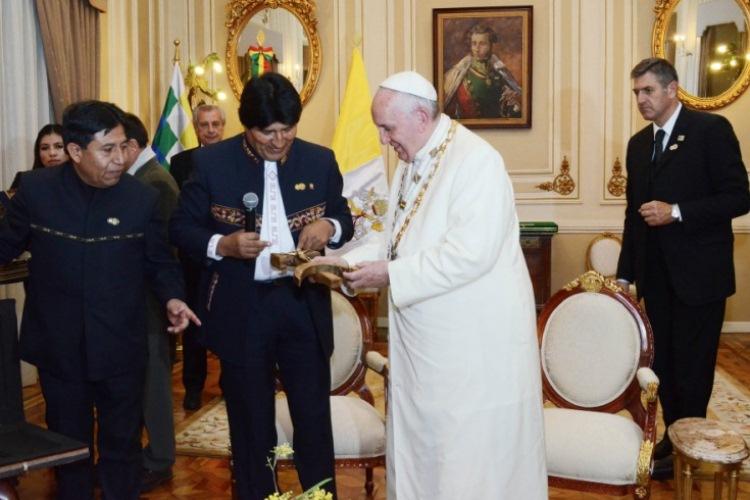 Papa Francisco faz discurso anticapitalista na Bolívia