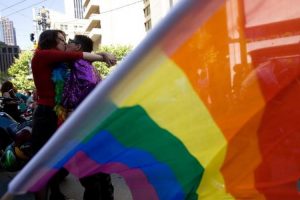 Gay também é crente...