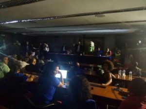 Mais de 200 pessoas realizam vigília na Câmara dos Deputados