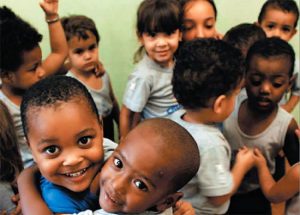 Brasil 'avança em desenvolvimento humano' ou cai em ranking do IDH? Como interpretar relatório da ONU
