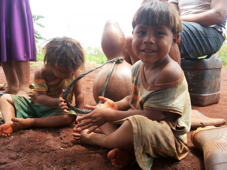 Crianças indígenas recebem doação de alimentos, roupas e brinquedos 1 Crianças indígenas recebem doação de alimentos