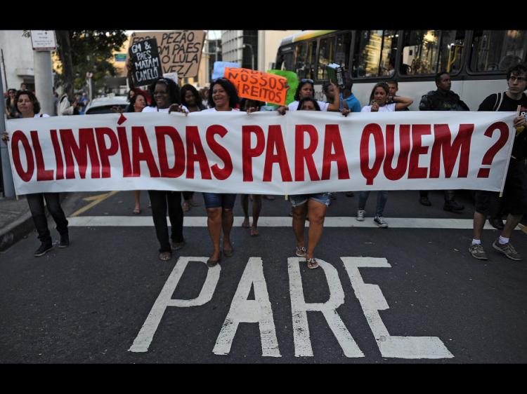 Olimpíadas se aproximam e remoções continuam