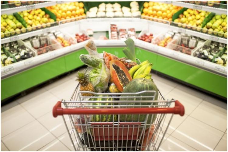 França aprova lei que obriga supermercados a doarem suas sobras de comida a instituições de caridade