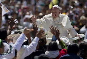 Papa Francisco pede perdão aos indígenas pelo abuso contra suas terras e sua cultura
