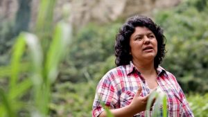 Líder indígena e ativista ambiental Berta Cáceres é assassinada