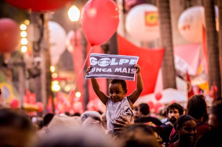 Todos os estados e o DF têm atos pró-Dilma e contra o impeachment