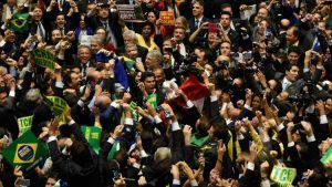 Dos 513 deputados na Câmara do Brasil