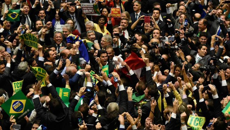Dos 513 deputados na Câmara do Brasil