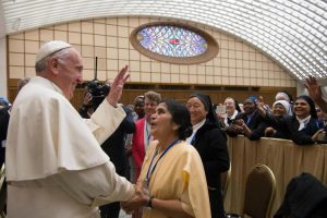 Papa Francisco abre a porta para que as mulheres façam casamentos e batizem