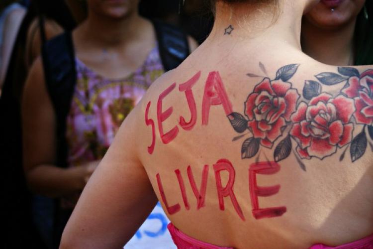 Nove em cada dez brasileiras sofreram assédio em público