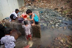 Como a falta de saneamento básico no Brasil reflete e acentua a desigualdade social