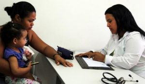 Mais Médicos é essencial para ampliar cobertura universal de saúde