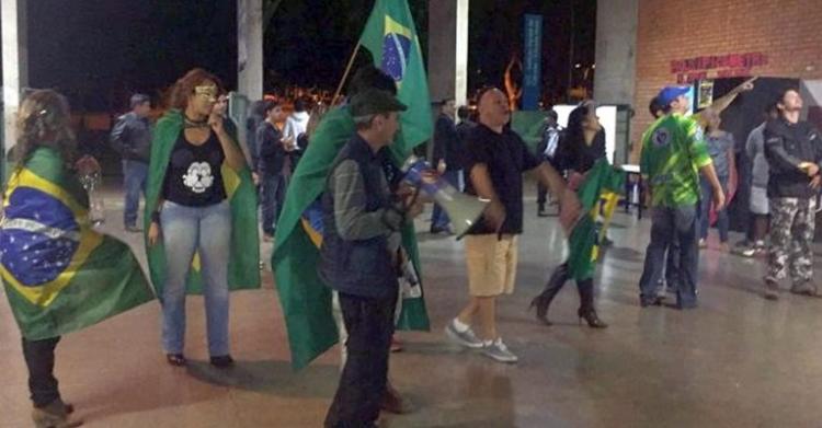 Universidade de Brasília é alvo de ataques de extremistas na noite de sexta (17)