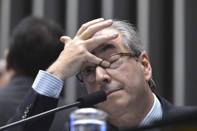 Cunha renuncia à presidência da Câmara para tentar seguir como deputado