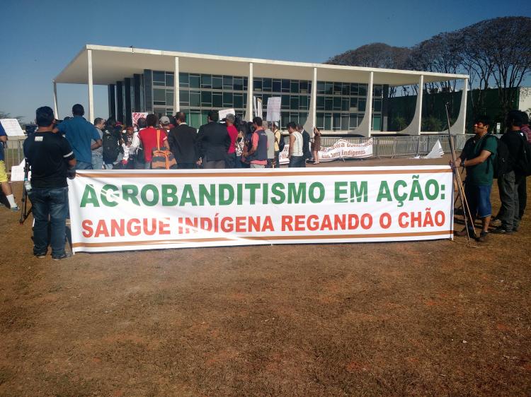 Ruralistas entreguistas: a desnacionalização do território brasileiro 1 Ruralistas entreguistas: a desnacionalização do território brasileiro