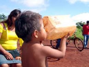 Crianças envenenadas: nem bebês estão a salvo dos agrotóxicos