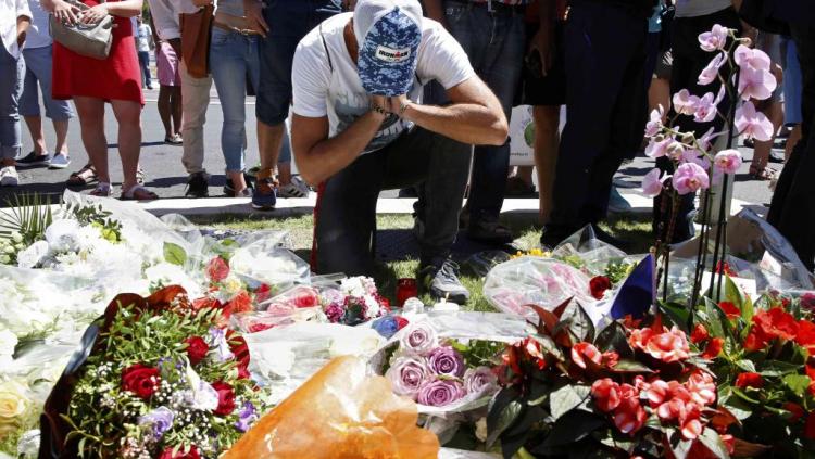 Papa lamenta ataque em Nice e condena "violência cega"