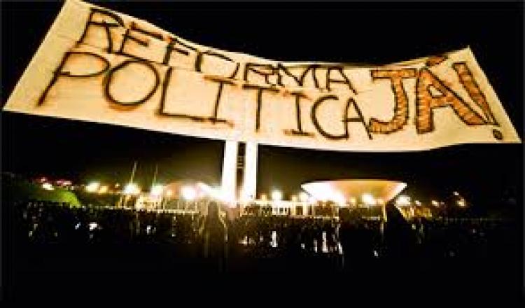 O importante nessa altura dos acontecimentos é que ninguém deixe de fazer política