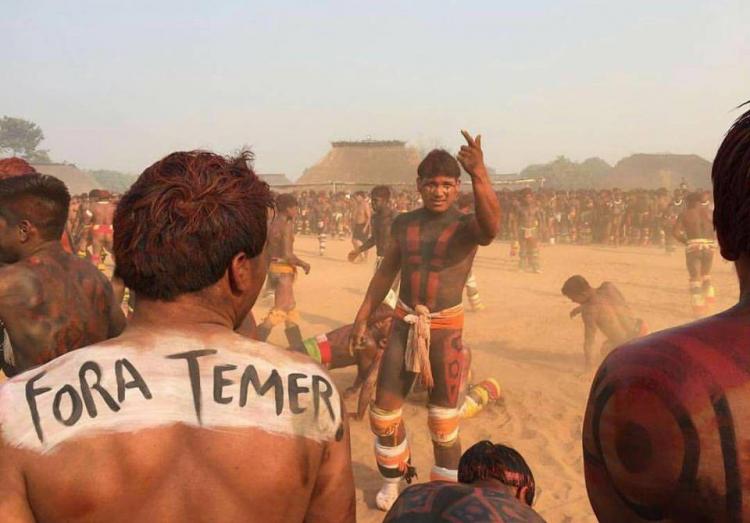 Povos indígenas do Xingu fazem protesto contra Temer em ritual