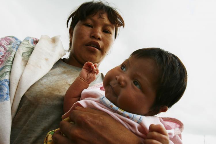 Mães indígenas menores de 16 anos poderão receber salário-maternidade