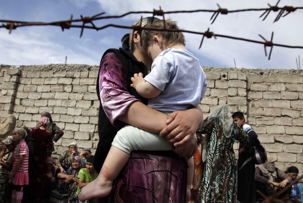 Refugiados uzbekos frontera Kirguizistangr.jpggr