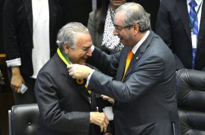 http fotospublicas.s3.amazonaws.com wp content uploads 2015 11 AC Eduardo Cunha entrega medalha meriro legislativo para Michel Temer 18112015002 1024x672