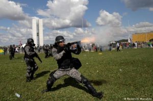 Brasil vive grave crise democrática