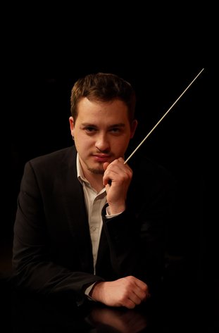 Nicolás Gómez Amín - Conducting headshot