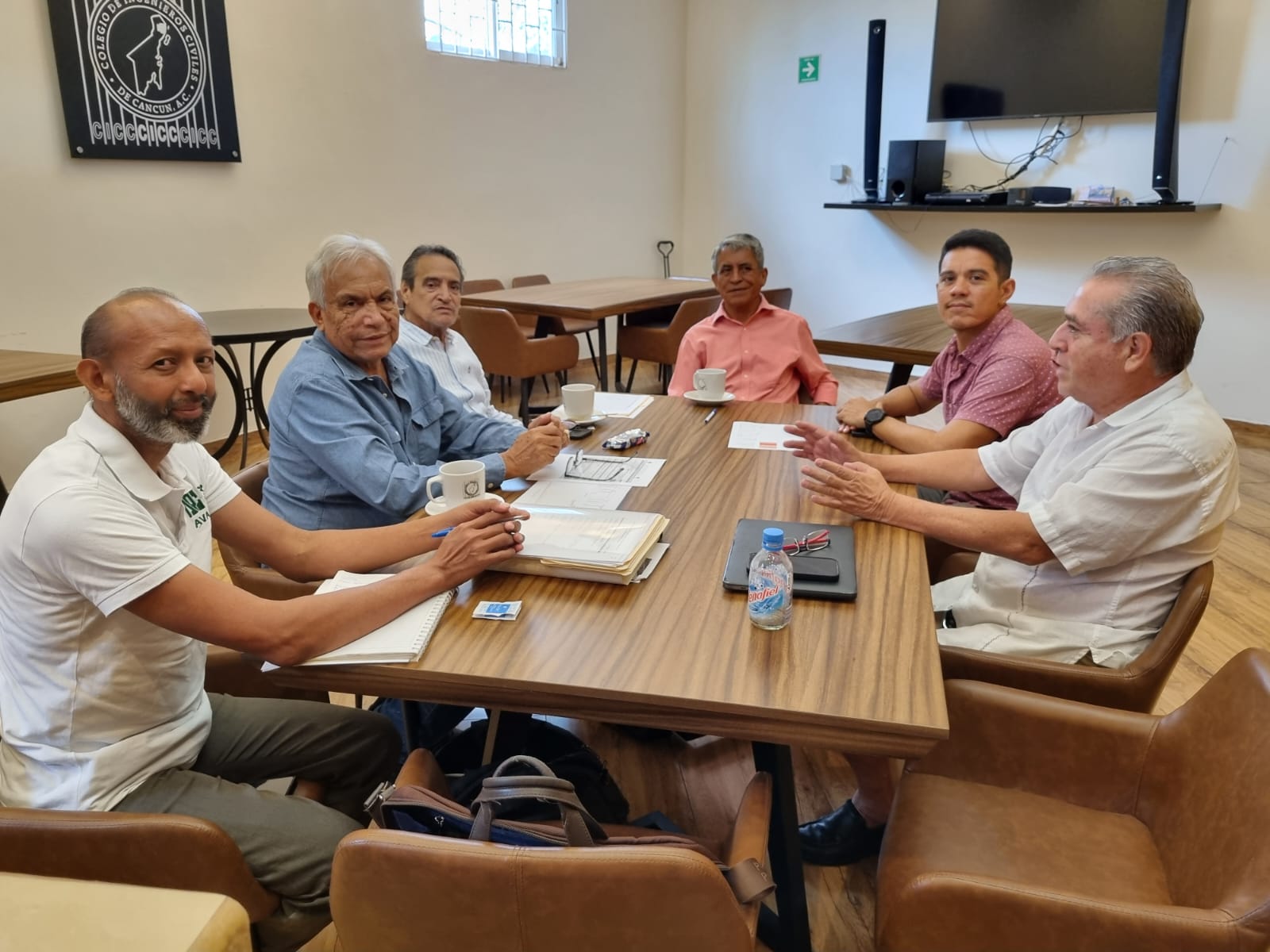 Ingenieros y Arquitectos de Cancún revisan aranceles profesionales